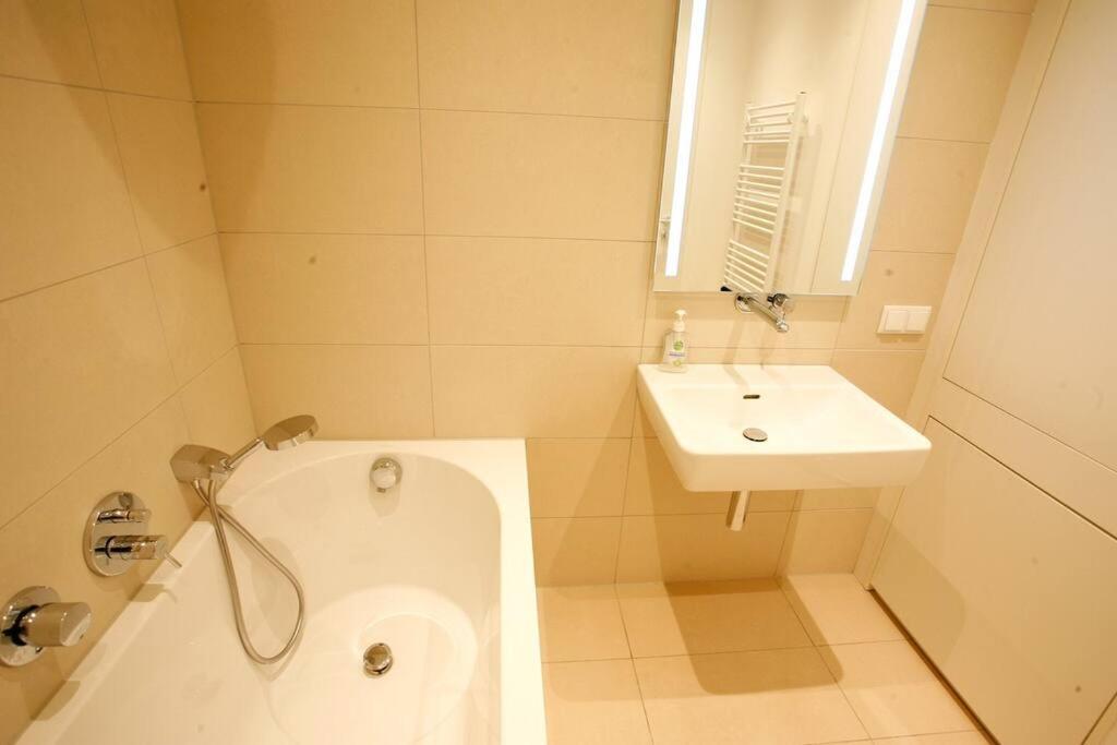 Top Central Apartment On Karlsplatz ウィーン エクステリア 写真